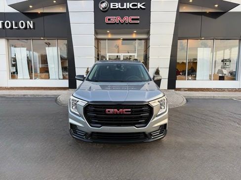 Used 2023 GMC Terrain SLE image 5