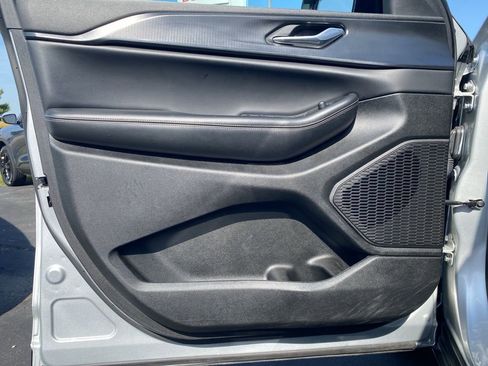 Used 2024 Jeep Grand Cherokee L Altitude image 19