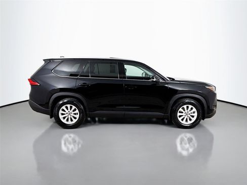 Used 2024 Toyota Grand Highlander XLE image 9