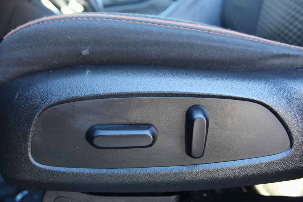 Used 2017 GMC Acadia SLE w/ Driver Alert Package I AWD/4WD image 25