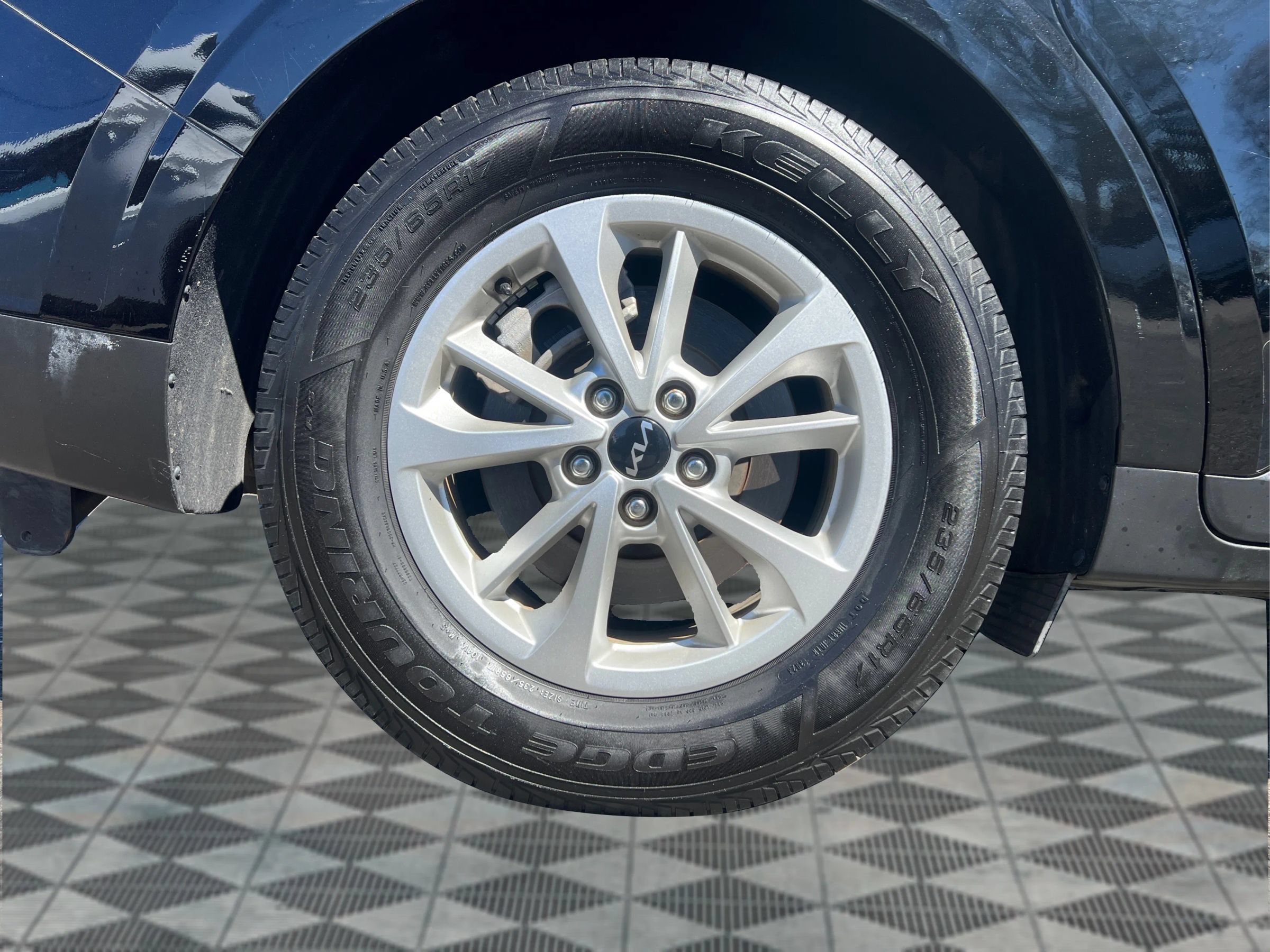 Used 2022 Kia Carnival LX FWD image 20