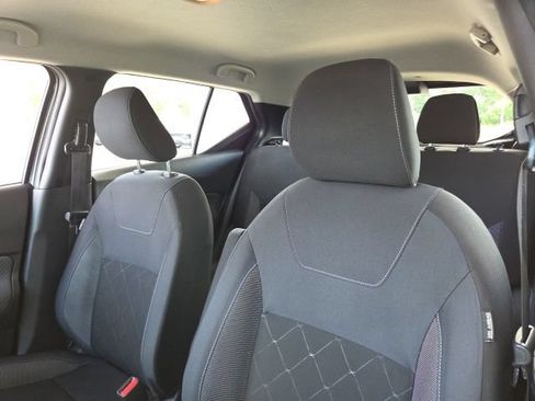 Used 2019 Nissan Kicks SV FWD image 16
