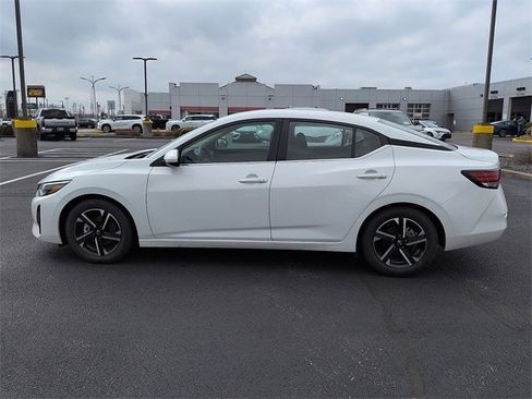 Used 2024 Nissan Sentra SV image 4