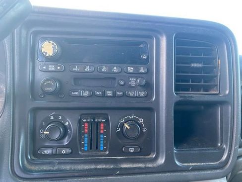 Used 2004 Chevrolet Tahoe LS w/ Preferred Equipment Group RWD image 16
