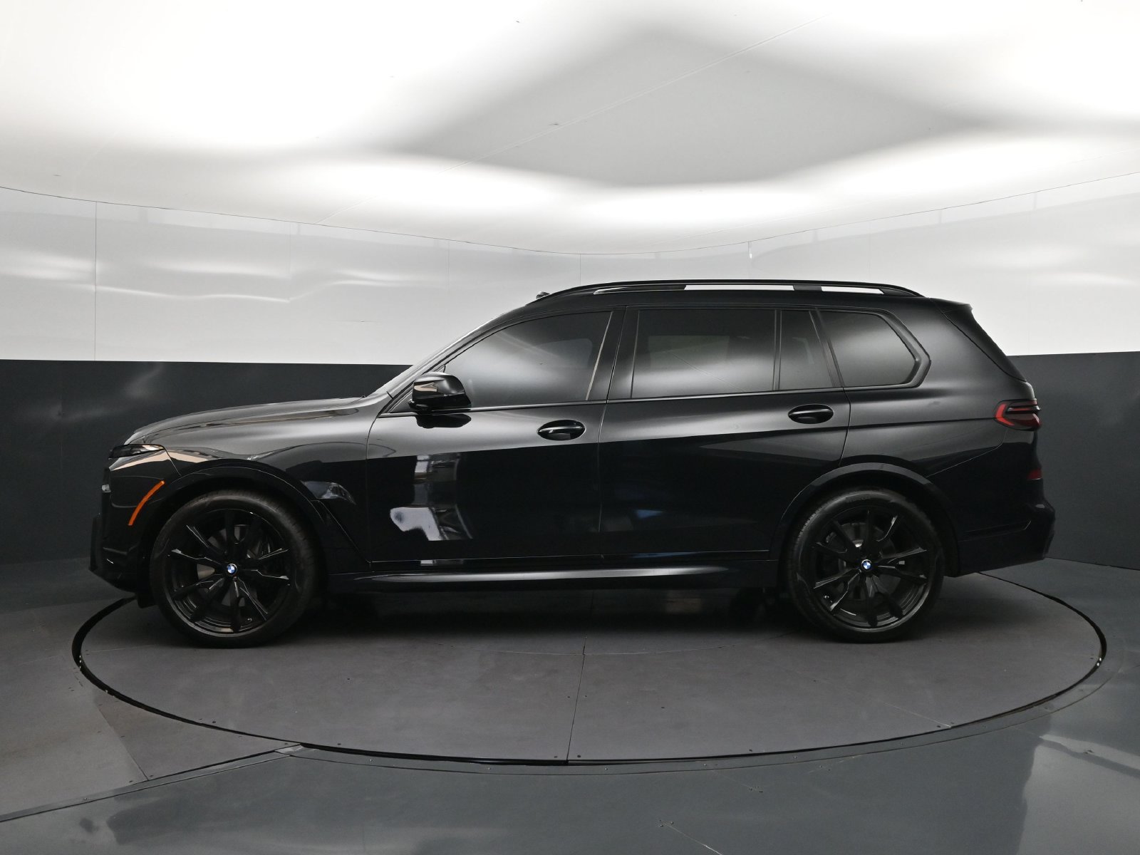 Certified 2026 BMW X7 xDrive40i w/ M Sport Package AWD/4WD image 4