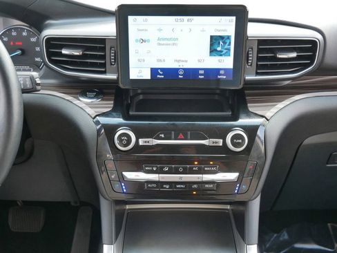 Used 2023 Ford Explorer Limited image 16