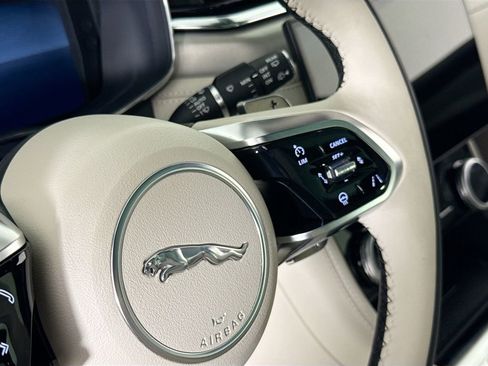 Certified 2025 Jaguar F-PACE R-Dynamic S image 19