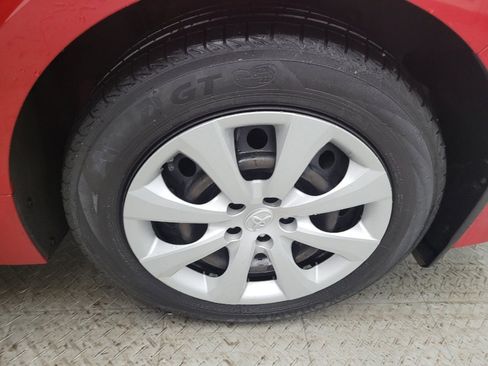 Used 2021 Toyota Corolla LE image 31