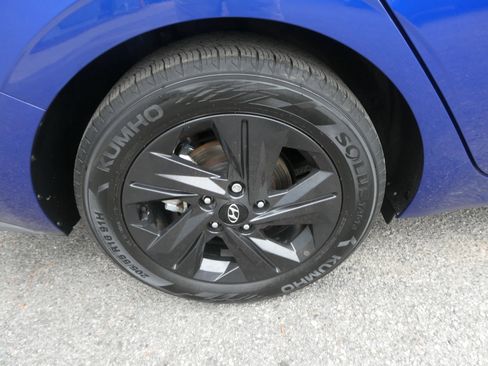 Used 2023 Hyundai Elantra SEL FWD image 30