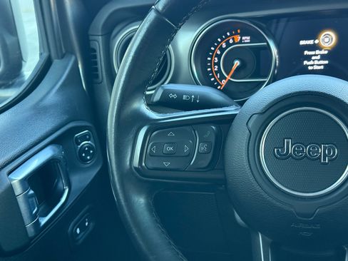 Used 2021 Jeep Gladiator Sport image 16