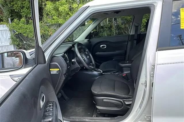 Used 2015 Kia Soul + FWD image 5
