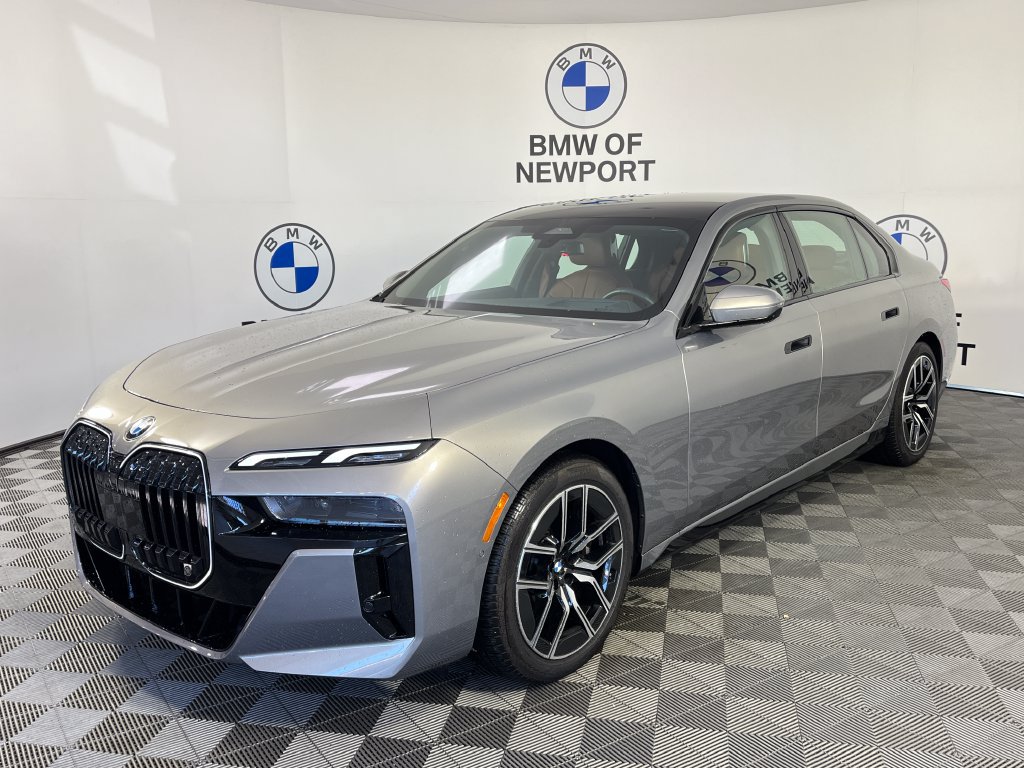 Used 2026 BMW 740i xDrive w/ Premium Package AWD/4WD image 3