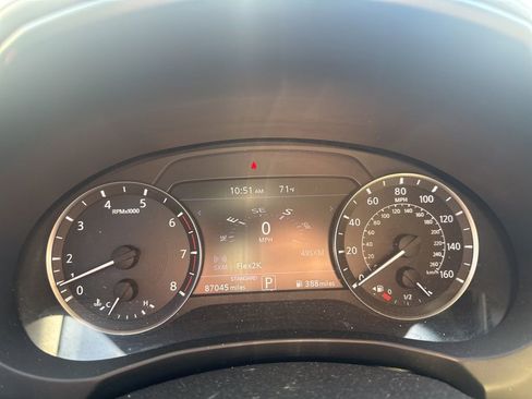 Used 2019 INFINITI QX50 Essential w/ Premium Audio Package image 8