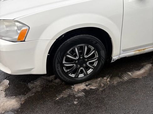 Used 2010 Dodge Avenger SXT image 4