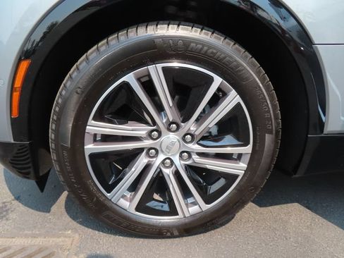 Used 2025 Cadillac Lyriq Luxury AWD/4WD image 8