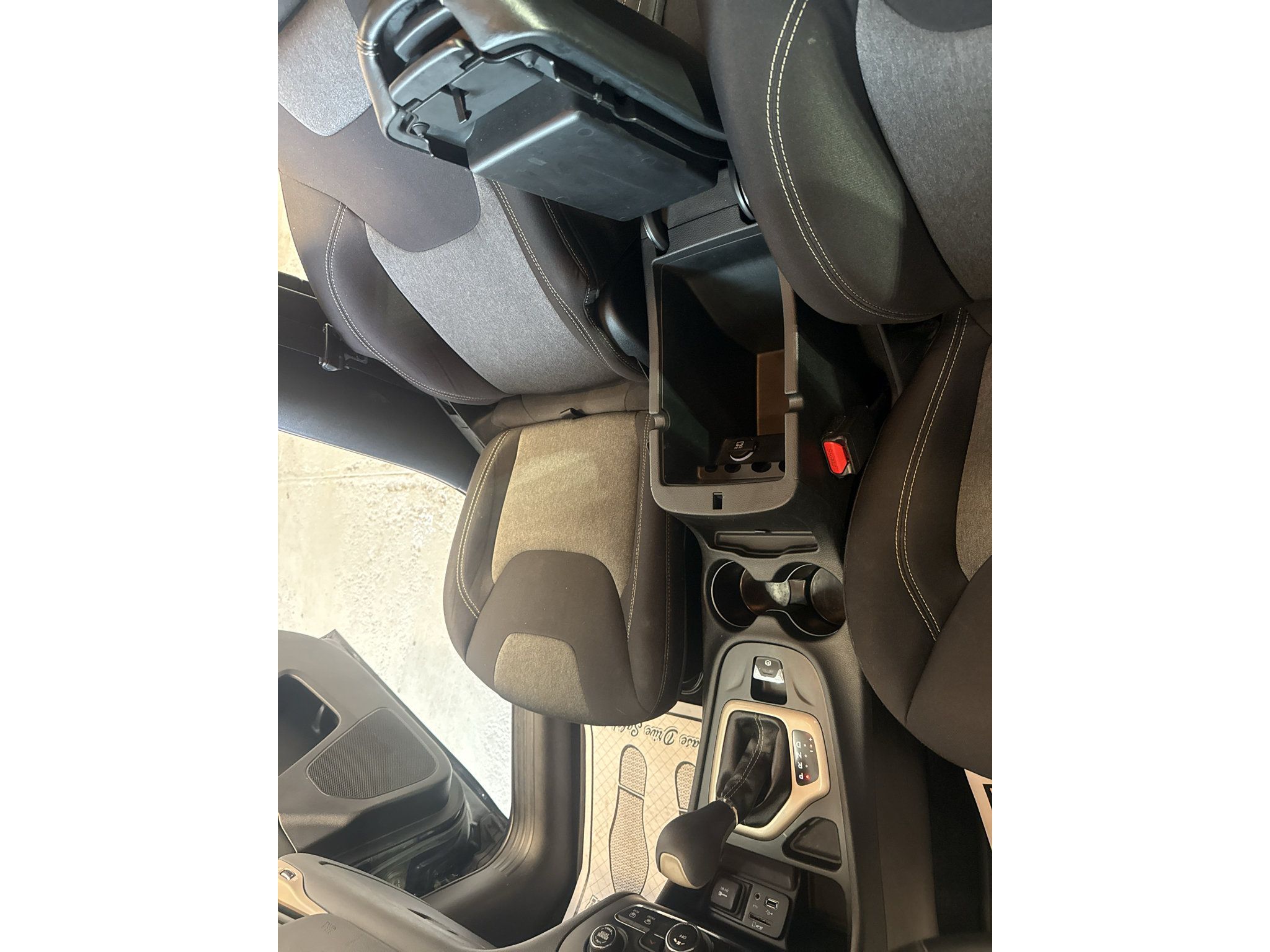 Used 2014 Jeep Cherokee Latitude w/ Cold Weather Group FWD image 20
