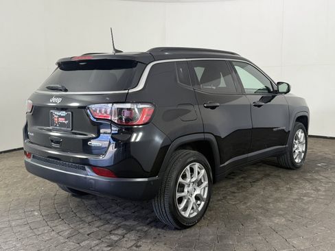 Used 2023 Jeep Compass Latitude AWD/4WD image 9