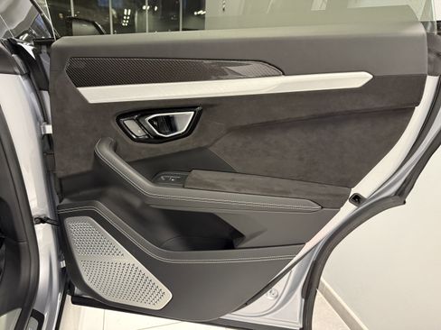 Used 2021 Lamborghini Urus image 23