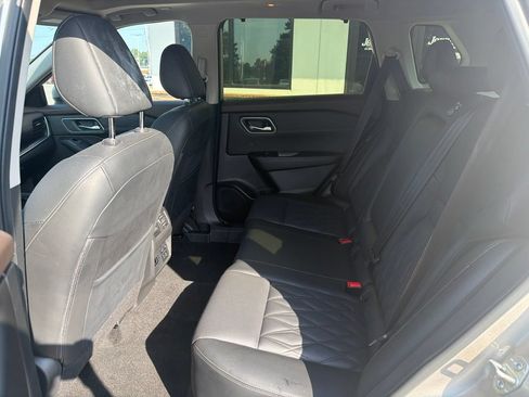 Used 2023 Nissan Rogue Platinum w/ Platinum Premium Package FWD image 5