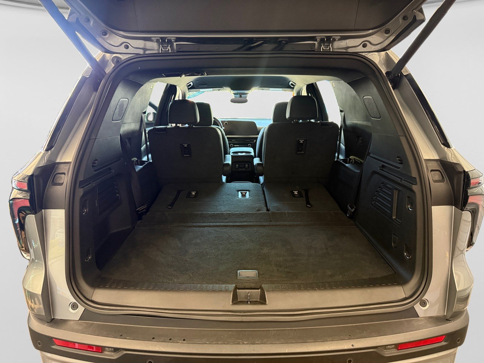 Used 2026 Chevrolet Traverse LT FWD image 17