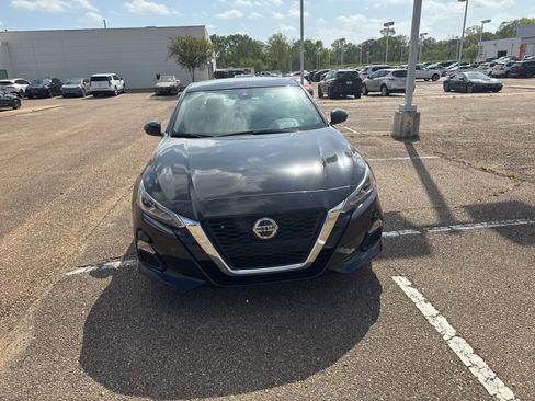 Used 2022 Nissan Altima 2.5 SV image 2
