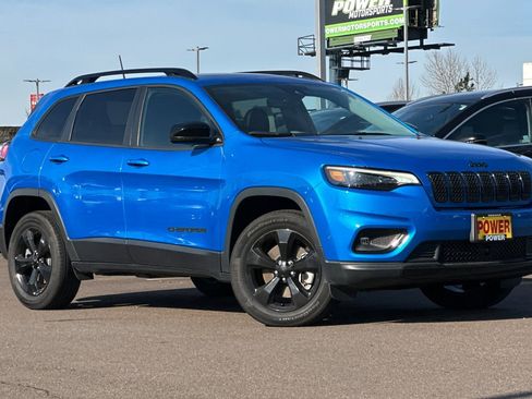 Used 2023 Jeep Cherokee Altitude Lux w/ Lux Elite Package image 2