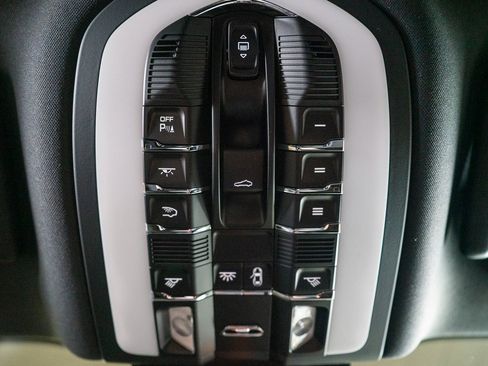 New 2026 Porsche Macan image 30