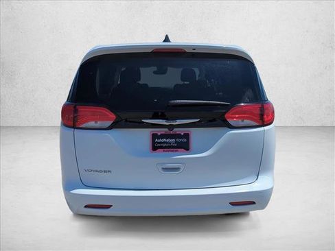 Used 2023 Chrysler Voyager LX FWD image 11