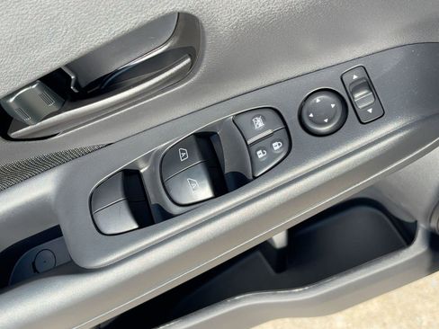 New 2025 Nissan Kicks Play S image 12