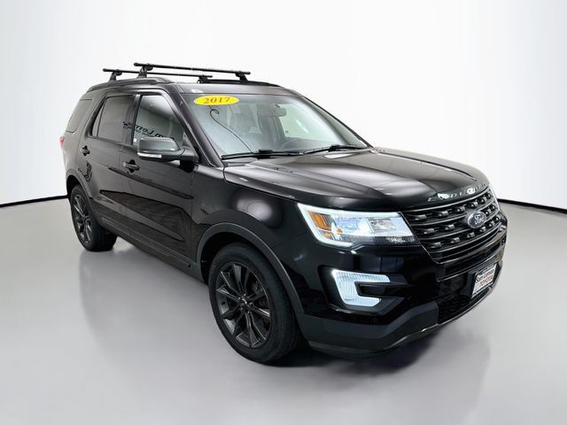 Used 2017 Ford Explorer XLT w/ Equipment Group 202A AWD/4WD image 1