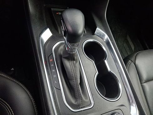 Used 2023 Chevrolet Traverse LT image 19