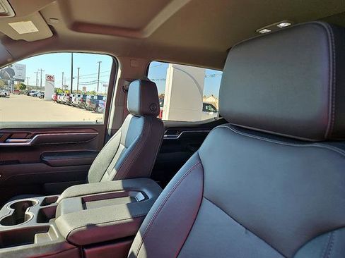 Used 2025 GMC Sierra 1500 SLT image 14