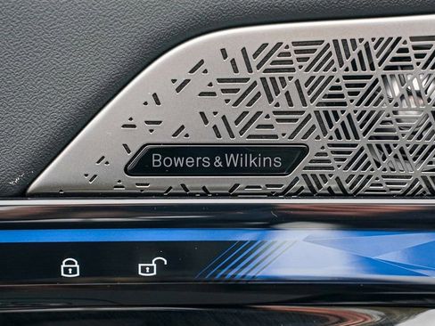 Used 2025 BMW i5 xDrive40 w/ Premium Package image 11