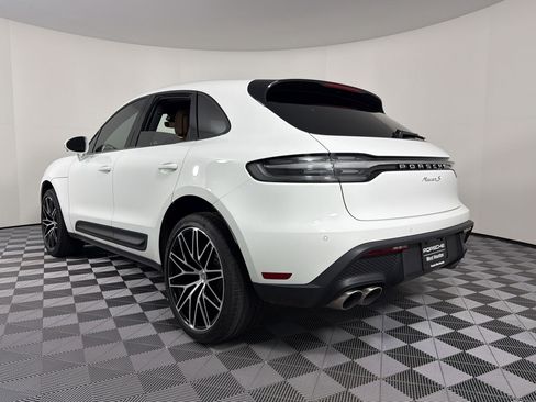 Certified 2023 Porsche Macan S AWD/4WD image 3