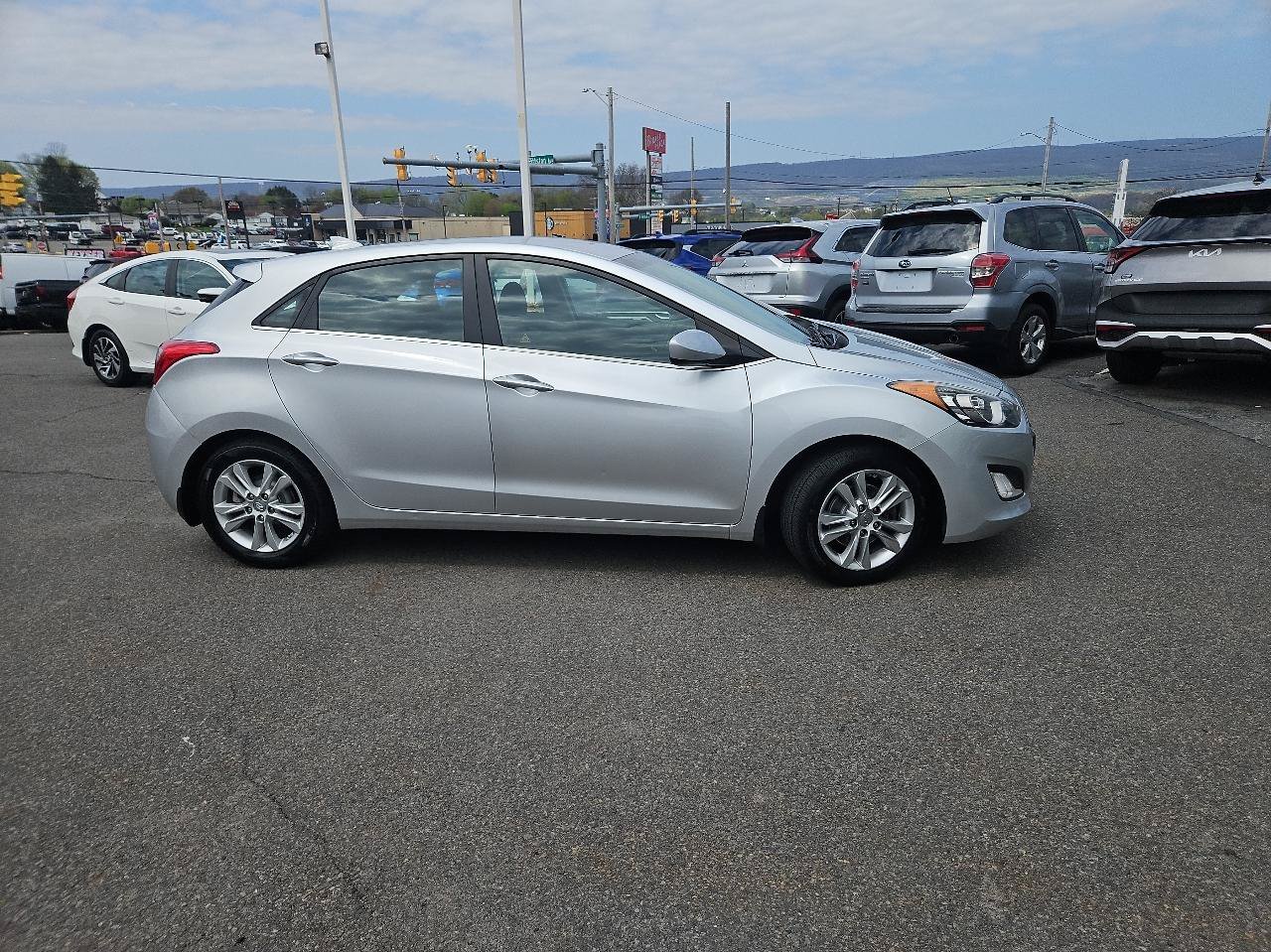 Used 2013 Hyundai Elantra GT FWD image 2