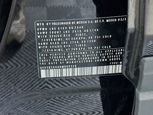 Used 2024 Volkswagen Tiguan SE image 12