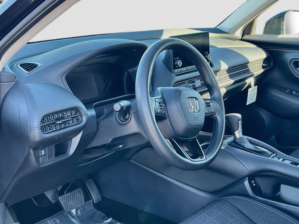 Used 2024 Honda HR-V LX image 9