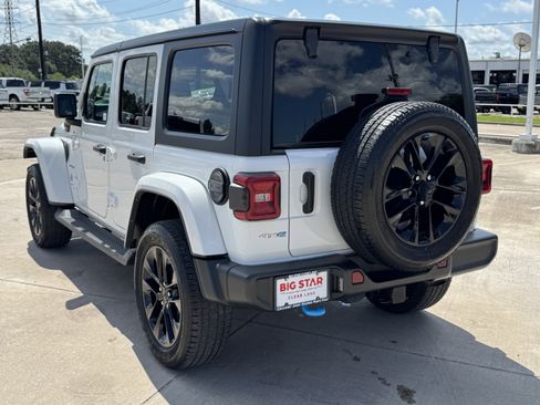 Used 2023 Jeep Wrangler Unlimited Sahara w/ Cold Weather Group AWD/4WD image 8
