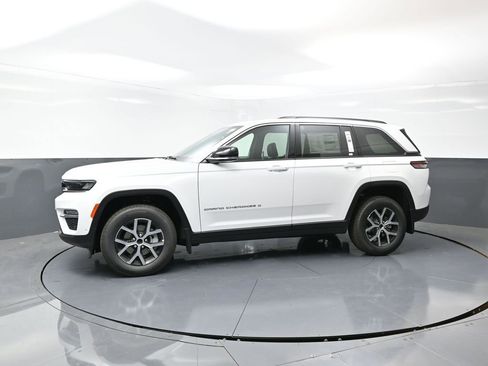 New 2025 Jeep Grand Cherokee Limited w/ Luxury Tech Group II image 5