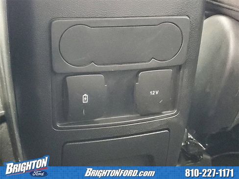 Used 2024 Ford Explorer XLT image 13