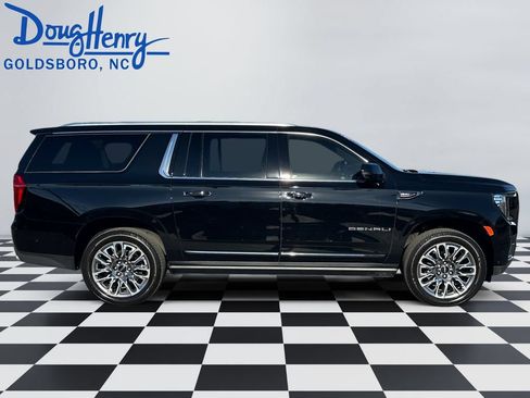 Used 2023 GMC Yukon XL Denali Ultimate AWD/4WD image 6