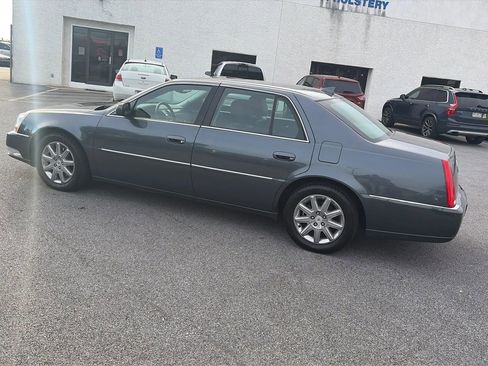 Used 2010 Cadillac DTS Premium image 28