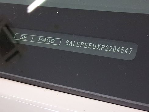 Used 2023 Land Rover Defender 110 SE image 21