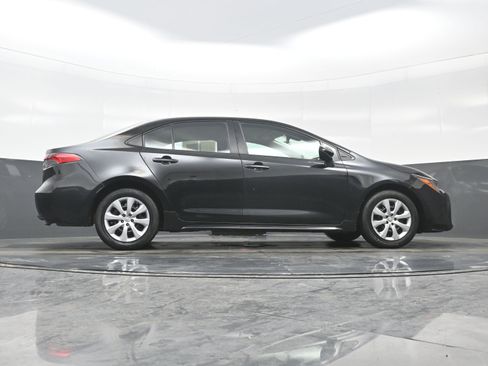 Used 2022 Toyota Corolla LE image 30
