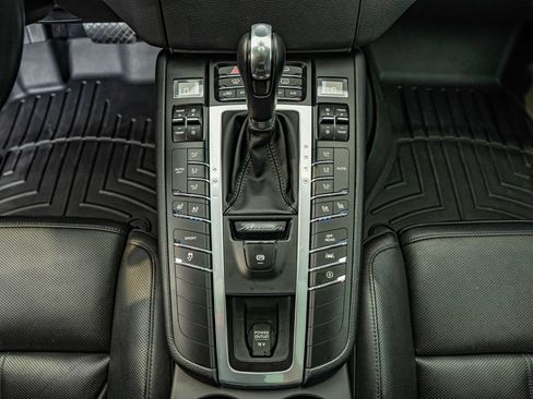 Used 2018 Porsche Macan AWD/4WD image 35