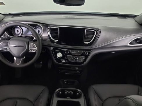 New 2026 Chrysler Pacifica Select image 47