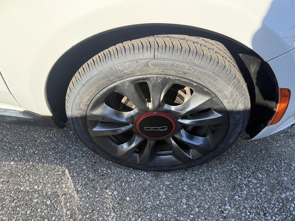 Used 2017 FIAT 500 Pop w/ Sport Black Trim Package FWD image 7