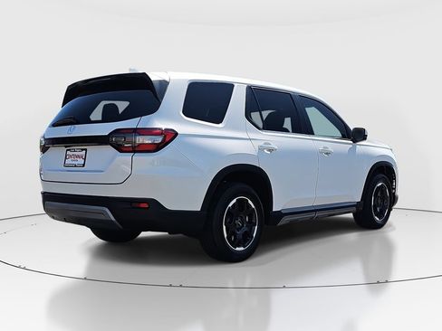 Used 2025 Honda Pilot EX-L image 5