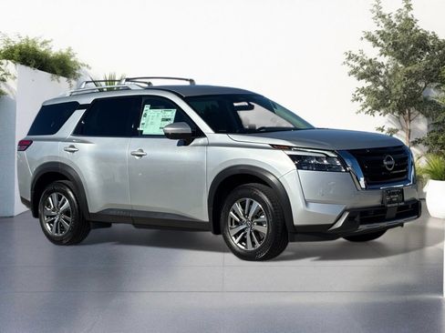 New 2025 Nissan Pathfinder SL image 1