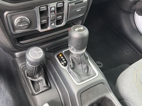 Used 2024 Jeep Wrangler Unlimited Sport AWD/4WD image 36